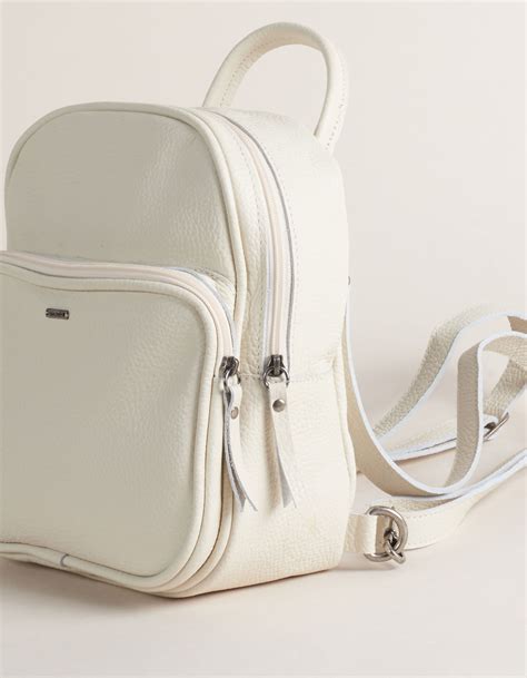 mochila branca pequena
